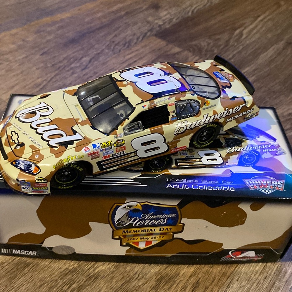 #8 camel Budweiser Diecast 2007 Monte Carlo Super Sport Car